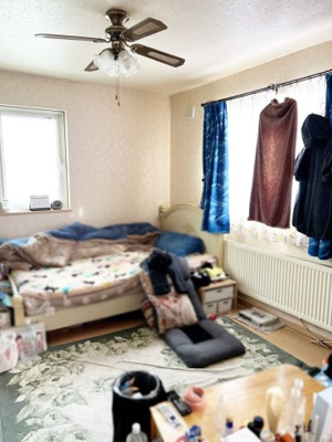 【寝室】 | 南区石山1-6 車庫付一戸建 | 10帖の広々とした主寝室♪