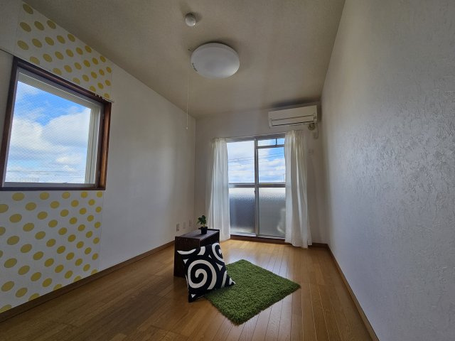 モンテメール学園前の居間・リビング