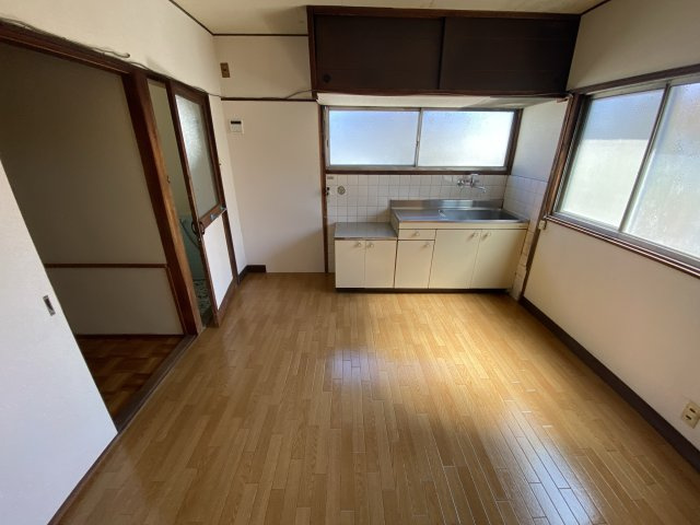 末広町二戸一の洋室