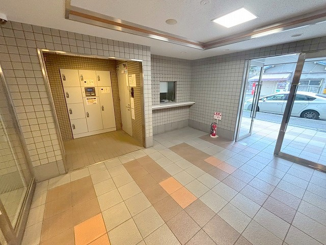 エスリード新大阪Ⅷのエントランス