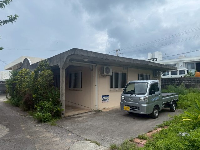 宮城ハウスの駐車場