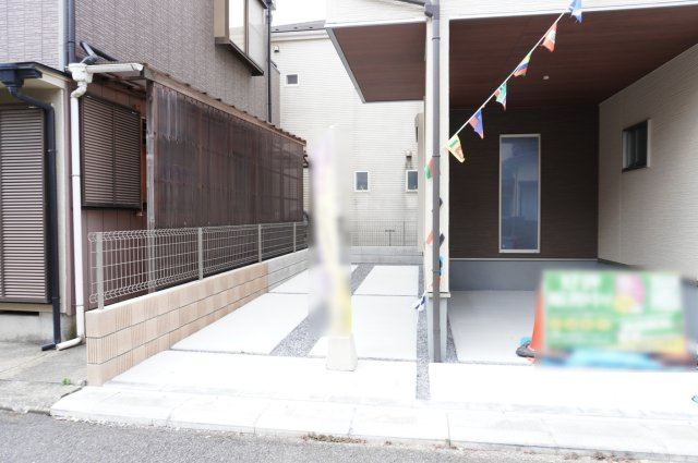 越谷市谷中町2丁目 新築分譲住宅の駐車場
