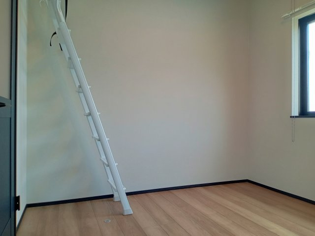 アザーレキュリオス生田の洋室