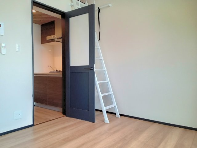 アザーレキュリオス生田の居間・リビング