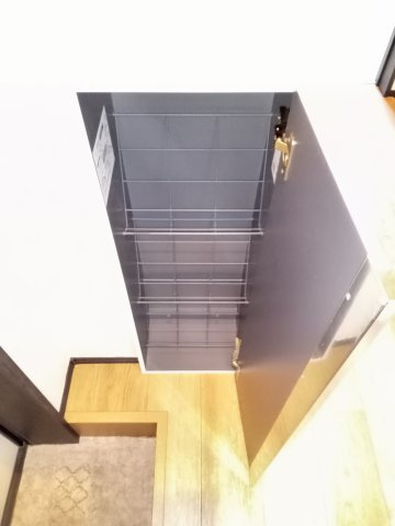 アザーレキュリオス生田の玄関