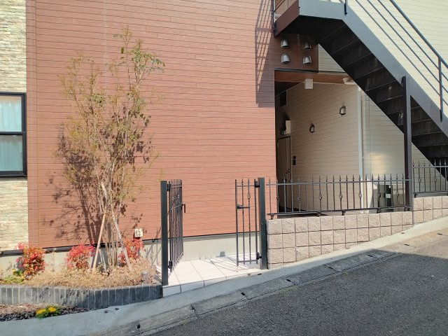 アザーレキュリオス生田のエントランス