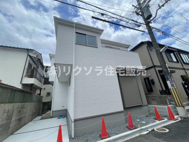 寝屋川市成美町　新築一戸建ての外観|新しい生活にいかがでしょうか？外観はお住まいの顔になります。こだわりたいポイントですね。外壁塗装や屋根塗装のご相談も承っております。
■現地内覧・資金計画相談・住宅ローン相談もお問合せ受付中■