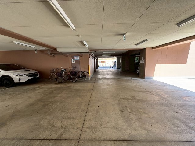 ヴィヴァーチェ2番館の駐車場