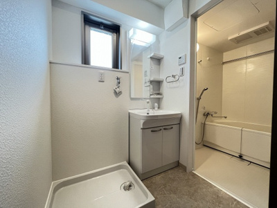 【洗面所】 | リフレスロイヤルシティIV | 忙しい朝には欠かせない洗面所！