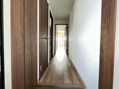 【玄関】 | リフレスロイヤルシティIV | 収納もある玄関です