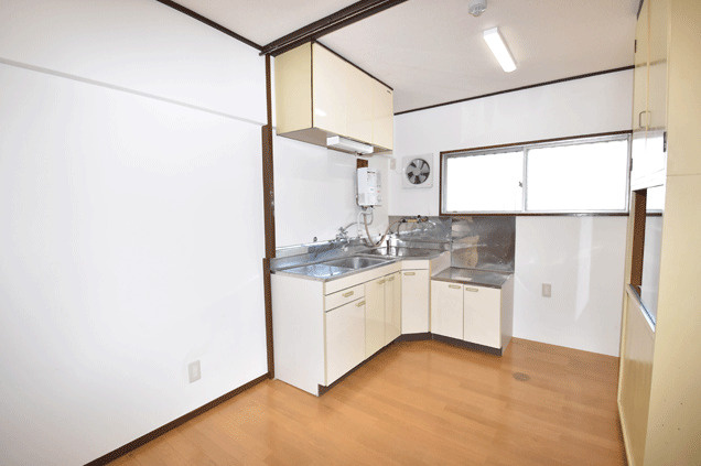 八千代市高津　店舗付き住宅のキッチン