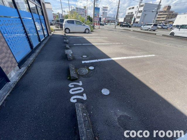 グローリアスの駐車場