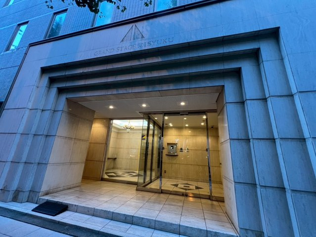 グランドステージ三宿　2LDKの外観|エントランス部分　2025年7月13日撮影