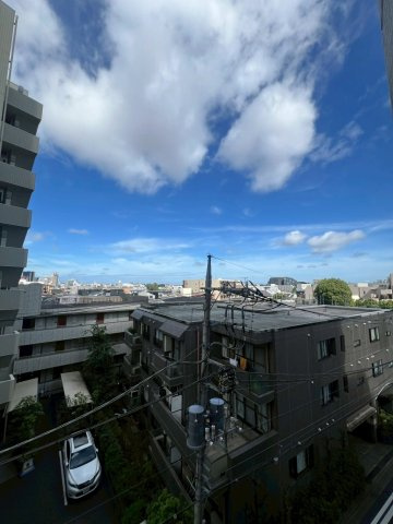 グランドステージ三宿　2LDKの展望|2025.07.17撮影　南西向きで日当り良好