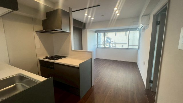 グランドステージ三宿　2LDKの居間・リビング|2025年11月17日撮影　日当たりの良いLDK