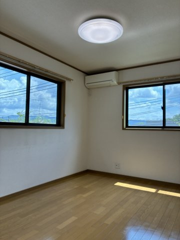 けやき坂１丁目　中古戸建の洋室|２階６帖洋室　２面採光の明るいお部屋です　子供部屋にいかがでしょうか(*^_^*)