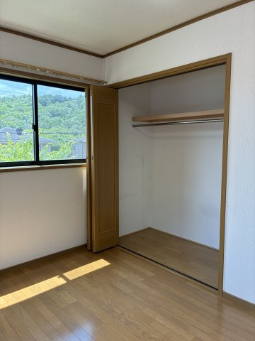 けやき坂１丁目　中古戸建の収納|２階６帖洋室収納　クローゼットもあり収納に困りませんね！