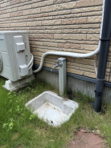 けやき坂１丁目　中古戸建の設備|お庭にある外水栓です　お花の水やりも安心(*^-^*)