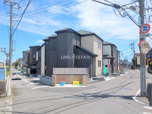 越谷市柳町 新築分譲住宅の前面道路含む現地写真