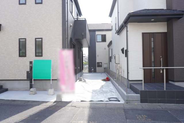 越谷市柳町 新築分譲住宅の駐車場