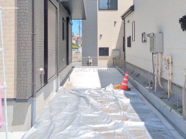 越谷市柳町 新築分譲住宅の駐車場