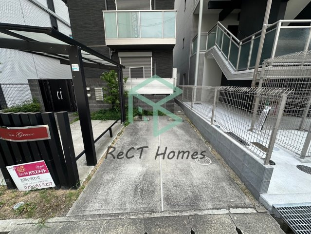 サングレースの駐車場