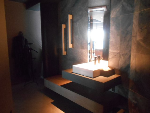 西宮OMIビル6階の洗面所|忙しい朝には欠かせない洗面所です