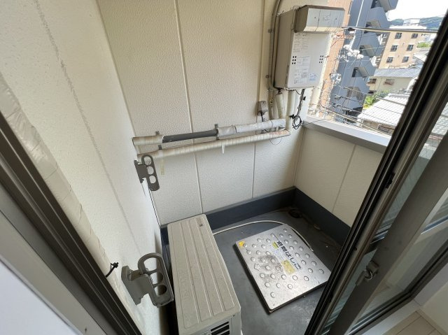 明賢マンションのバルコニー|お洗濯にも便利なバルコニー付き