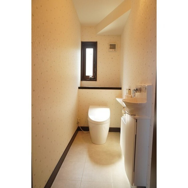 芦屋市山芦屋町１６番戸建のトイレ