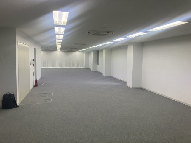 セロンビルの内装