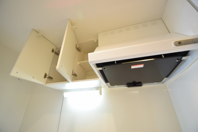 Ｈｕｍａｎハイム船橋のキッチン|上部に棚あります