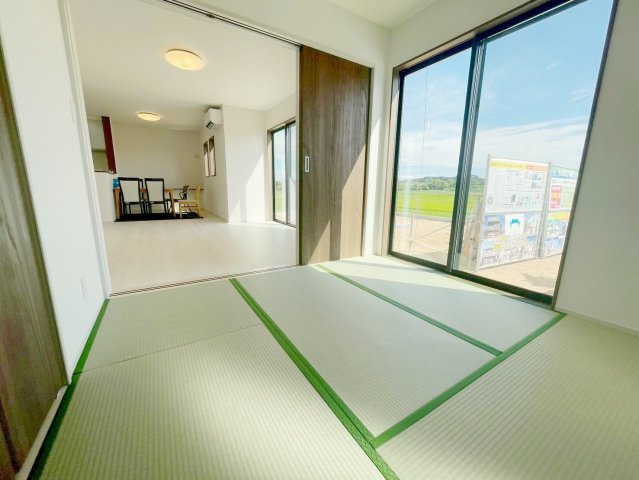 新築戸建・建売　矢吹町八幡町　AiTOWN　全5棟の和室|リビング隣の和室はお子様とお昼寝することもできると人気のスペース！座って遊べる安心空間！