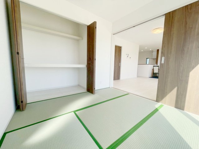新築戸建・建売　矢吹町八幡町　AiTOWN　全5棟の和室|たっぷり収納できる押入れ収納！布団や衣装ケースなどすっきり整頓できますね♪