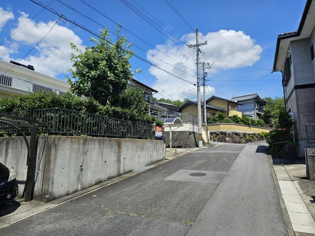 土岐市泉が丘町１丁目の前面道路含む現地写真|周辺環境
