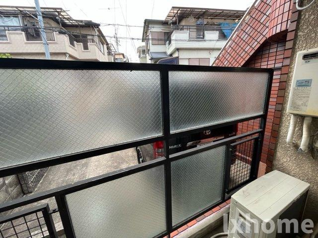 隆起ハイツのバルコニー|暖かな日差しのふりそそぐバルコニー