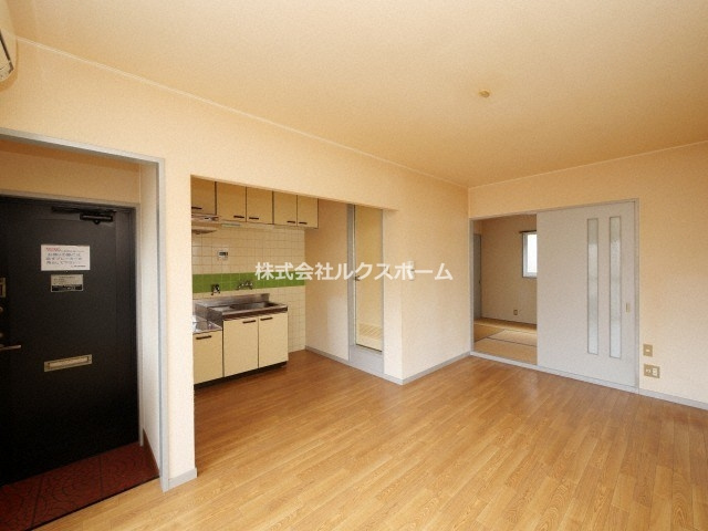 隆起ハイツの居間・リビング