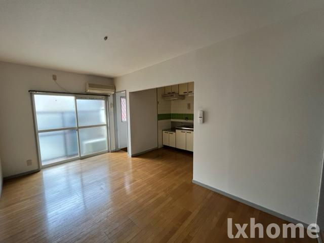 隆起ハイツの居間・リビング|ゆったり過ごせるリビングです