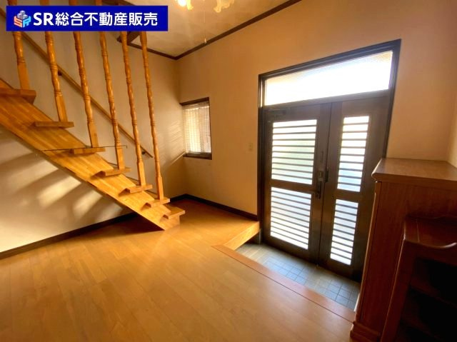 菱江5丁目中古戸建の玄関|広々とした玄関スペースです！（AIで残置物削除）