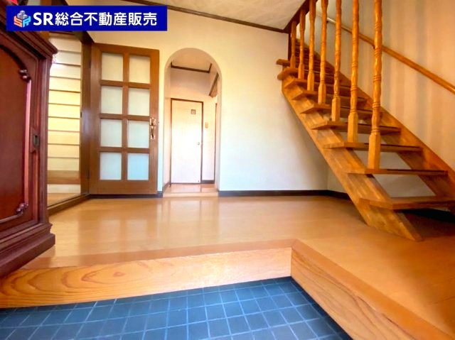 菱江5丁目中古戸建の玄関|開放感のある玄関です♪（AIで残置物削除）