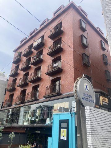 五月女ビルの外観