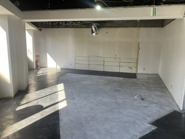 勝又ビルのロビー