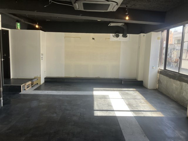 勝又ビルの駐車場