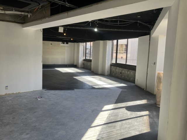 勝又ビルの駐車場