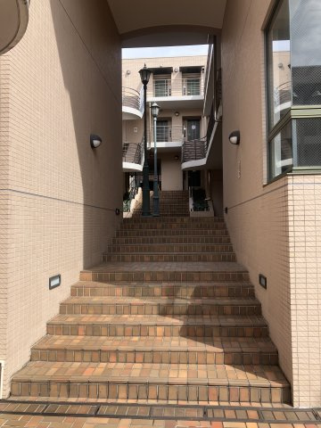 アロープラザ原宿のエントランス