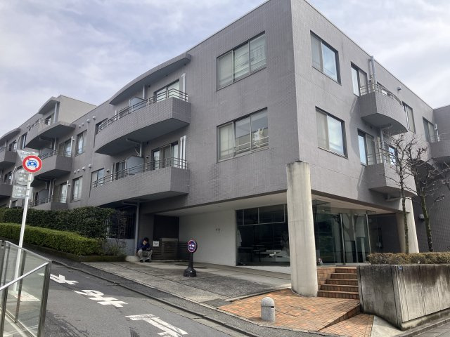 アロープラザ原宿の外観