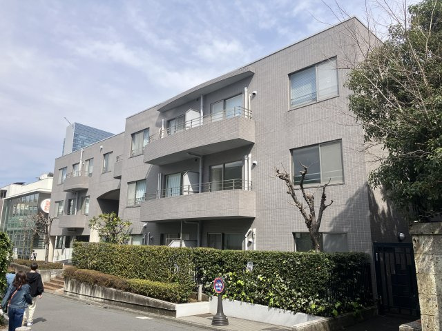 アロープラザ原宿の外観
