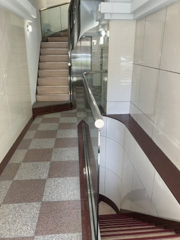 福禄ビルのロビー