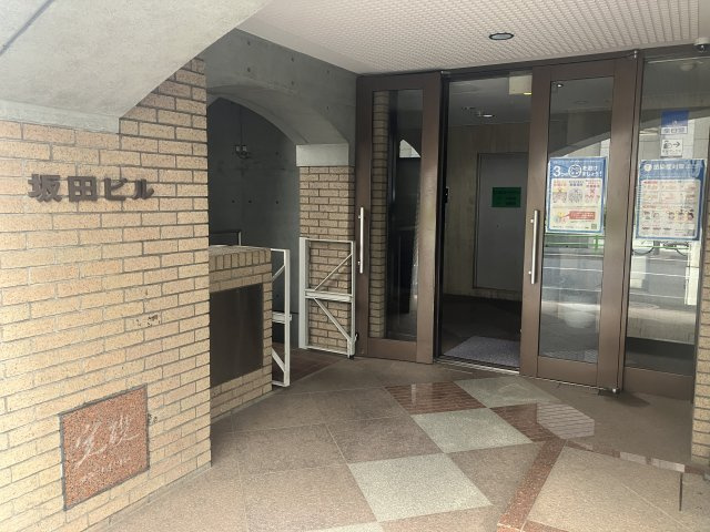 坂田ビルのエントランス