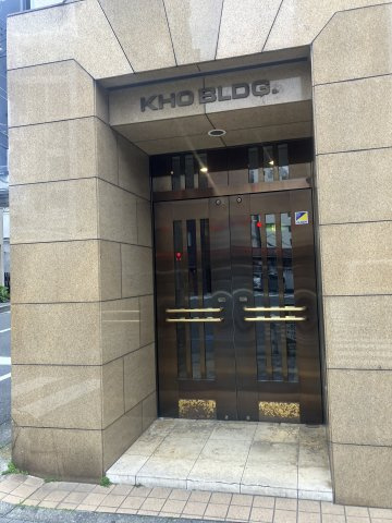KHOビルのエントランス