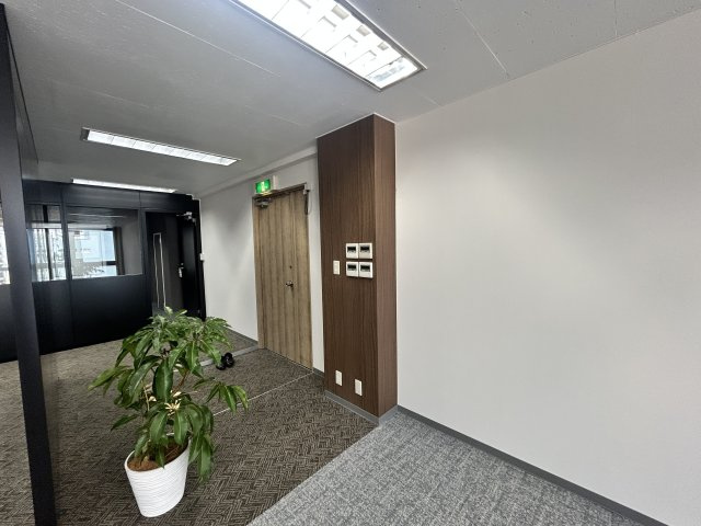 ほうらいやビルのロビー